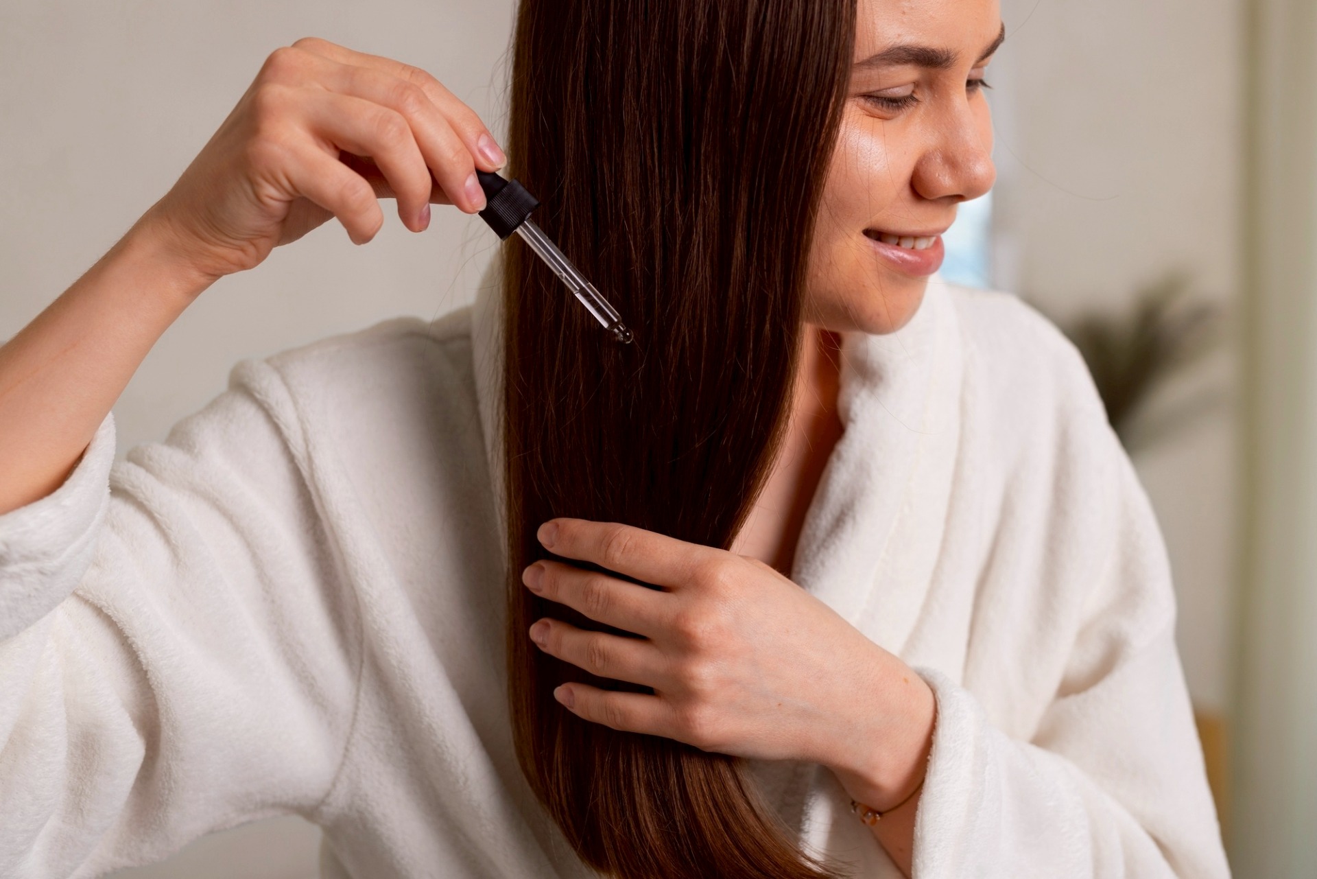 護髮這樣做！潤髮乳、護髮素、精華液選擇大攻略，3步驟一起好好保養頭髮